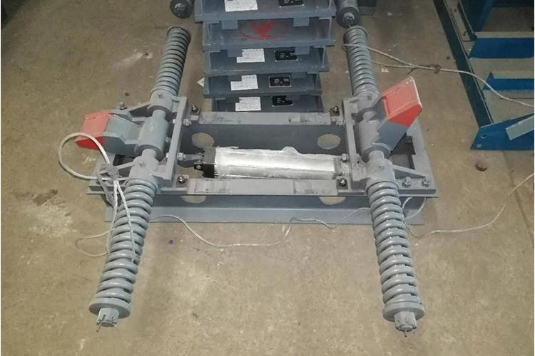 氣動(dòng)抱軌式阻車(chē)器 氣動(dòng)抱軌式阻車(chē)器